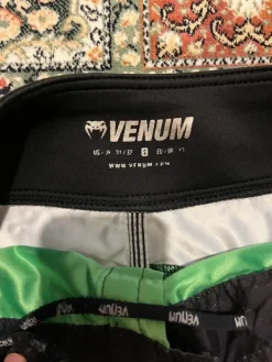 Online Venum Kamppailushortsit