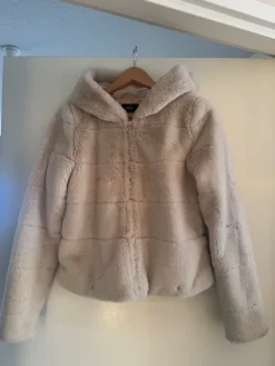 Online ONLY Karvatakki