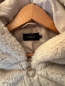 Online ONLY Karvatakki