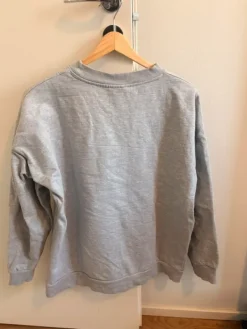 Clearance Karvinen collegepaita