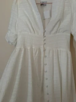 Discount Kaunis mekko napeilla