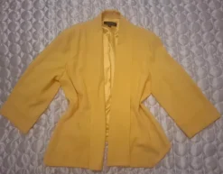 Discount Ellen Tracy Keltainen jakku + housut puku. . Koko 36