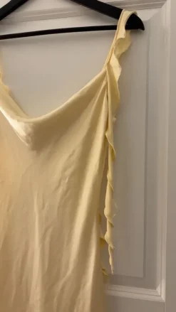 Gina Tricot Keltainen satiinimekko