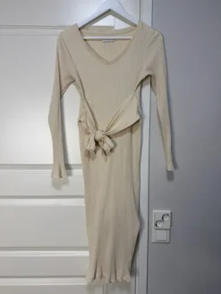 Outlet Mamalicious Kermanvärinen äitiysmekko