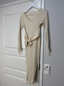 Outlet Mamalicious Kermanvärinen äitiysmekko