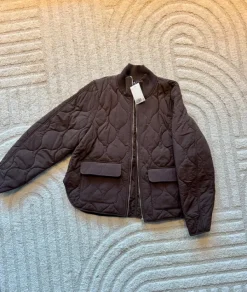 Best Kevyt tikkitakki kultaisilla yksityiskohdilla