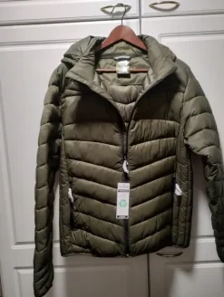 New Kevyt toppatakki hupulla