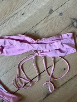 Sale Kirkkaan pinkit bikinit
