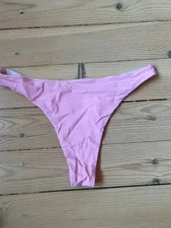 Sale Kirkkaan pinkit bikinit