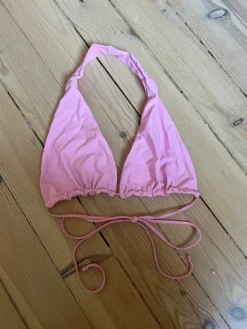 Sale Kirkkaan pinkit bikinit