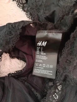 New H&M Kolmet mustat stringi-alushousut