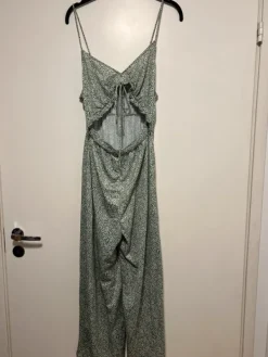 Outlet Pull & Bear Kukkahaalari