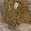 Best H&M Kultaiset shortsit S