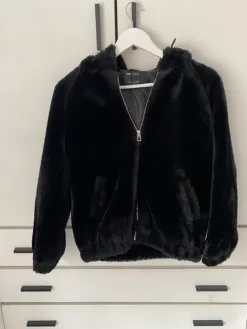New Kurtka futerko czarna