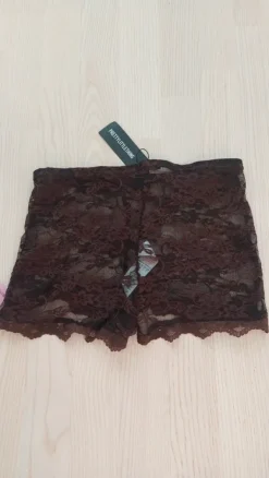 PrettyLittleThing Lace shorts