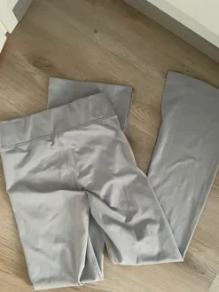 Sale Lager 157 leveälahkeiset urheilutrikoot