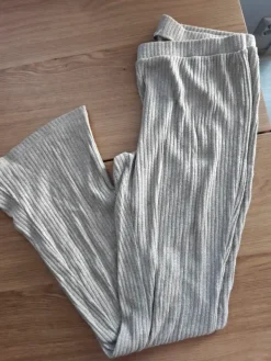 Hot Lager 157 oloasu flare housut ja paita