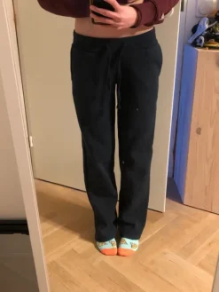 Lager 157 tummansiniset low waist collegehousut