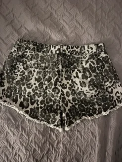 Hot Leopardi farkkushortsit