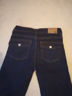 Clearance Leveälahkeiset farkut