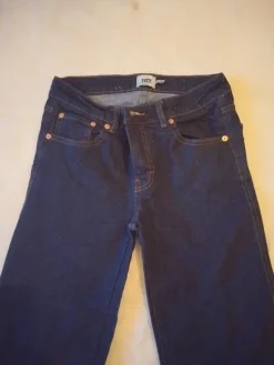 Clearance Leveälahkeiset farkut