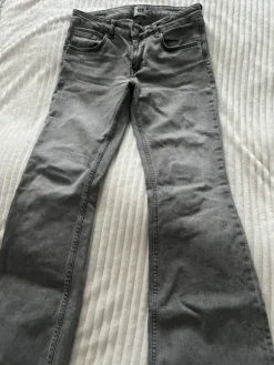 Hot Lager 157 Leveälahkeiset farkut M