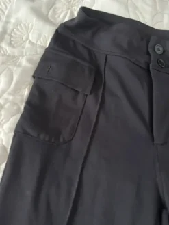 Discount Leveälahkeiset housut