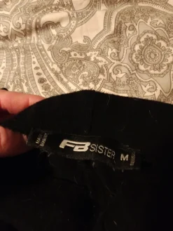 Sale Leveälahkeiset housut