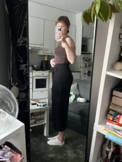 Best Leveälahkeiset suorat housut