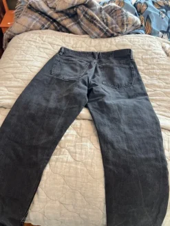 Clearance Leveän malliset farkut