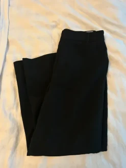 Clearance Leveät mustat housut