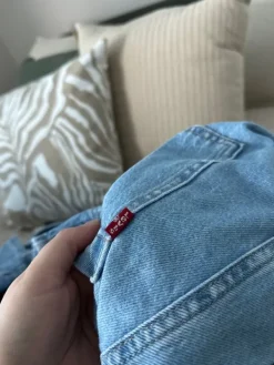 Sale Leviksen farkkuhaalari