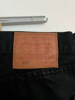 Online Levi’s 501 Mustat farkut