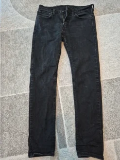 Outlet Levi's 519 mustat miesten farkut W32