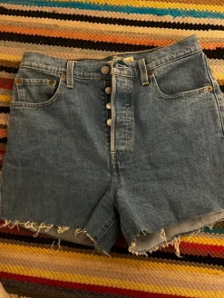New Levi's farkkushortsit