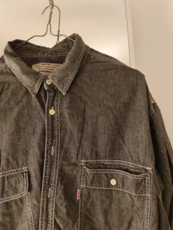 Levi Strauss & Co. Levis kevyt kauluspaita