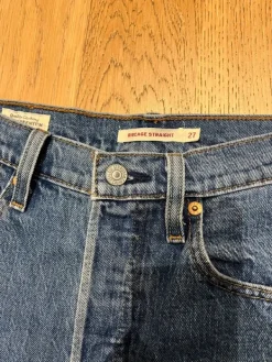 Hot Levis ribcage straight W27