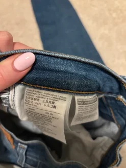 Clearance Levis tummansiniset farkut