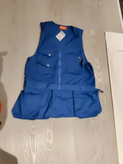 Liivi riipputaskuilla