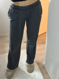 New Bik Bok Low collegehousut