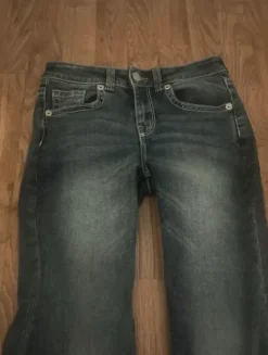Discount low waisted jeans