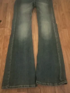 Discount low waisted jeans