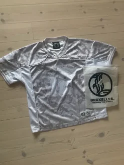 Hot Lukamachain pelipaita