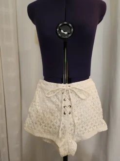 Discount Forever 21 Luonnonvalkoiset mikroshortsit