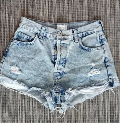 Outlet Bershka Lyhyet farkkusortsit