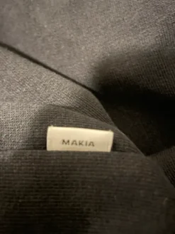 Online Makia musta huppari