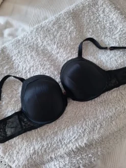 Discount Marks & Spencer rintaliivit