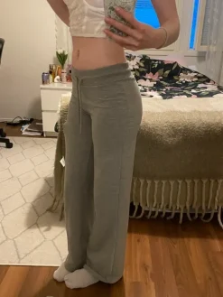 Discount Matalavyötäröiset collegehousut