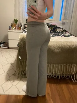 Discount Matalavyötäröiset collegehousut