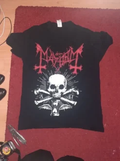 Outlet Mayhem T-paita